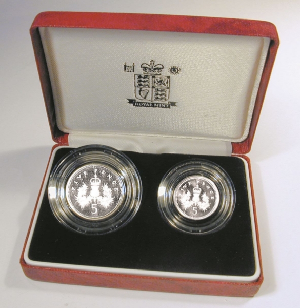 Picture of Elizabeth II, Five Pence (Pair) 1990 Silver Proof - in original case