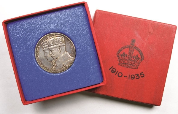 Picture of George V, Silver Medal in Box 1935