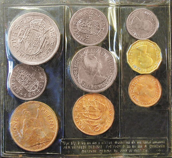Picture of Elizabeth II, 1953 Coronation Set / 'Plastic Set'