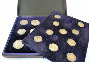 Picture of C19th Travelling Sample Case of 21 Replica Coins