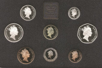 Picture of Elizabeth II, 1990 Royal Mint Deluxe Proof Set