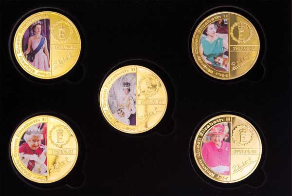 Elizabeth II 5 Medallion Collection in Case