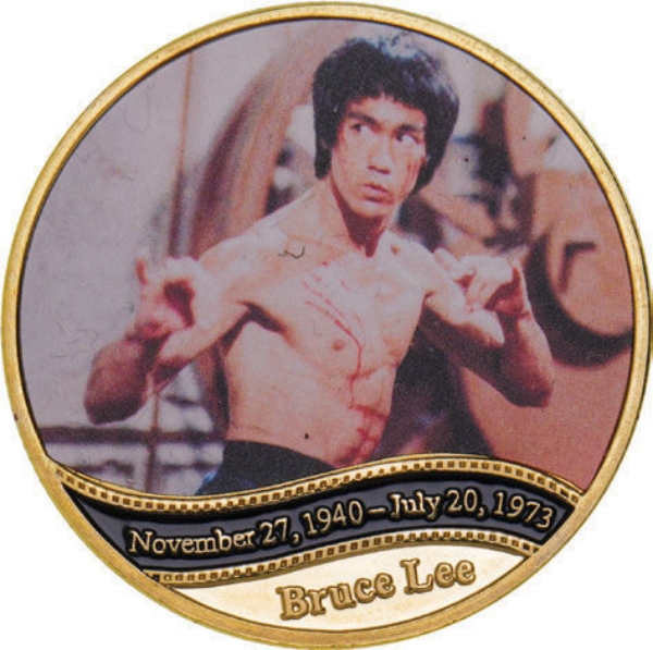 Bruce Lee in fighting pose with scratches to his body_obv