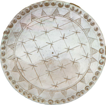 ROUND MOTHER OF PEARL With Pagoda_rev